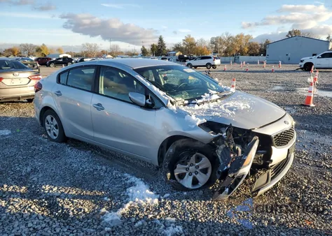 2018 Kia Forte Lx z USA, uszkodzony, nr VIN 3KPFK4A77JE218694